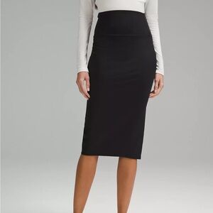 Lululemon Nulu Slim-Fit Skirt